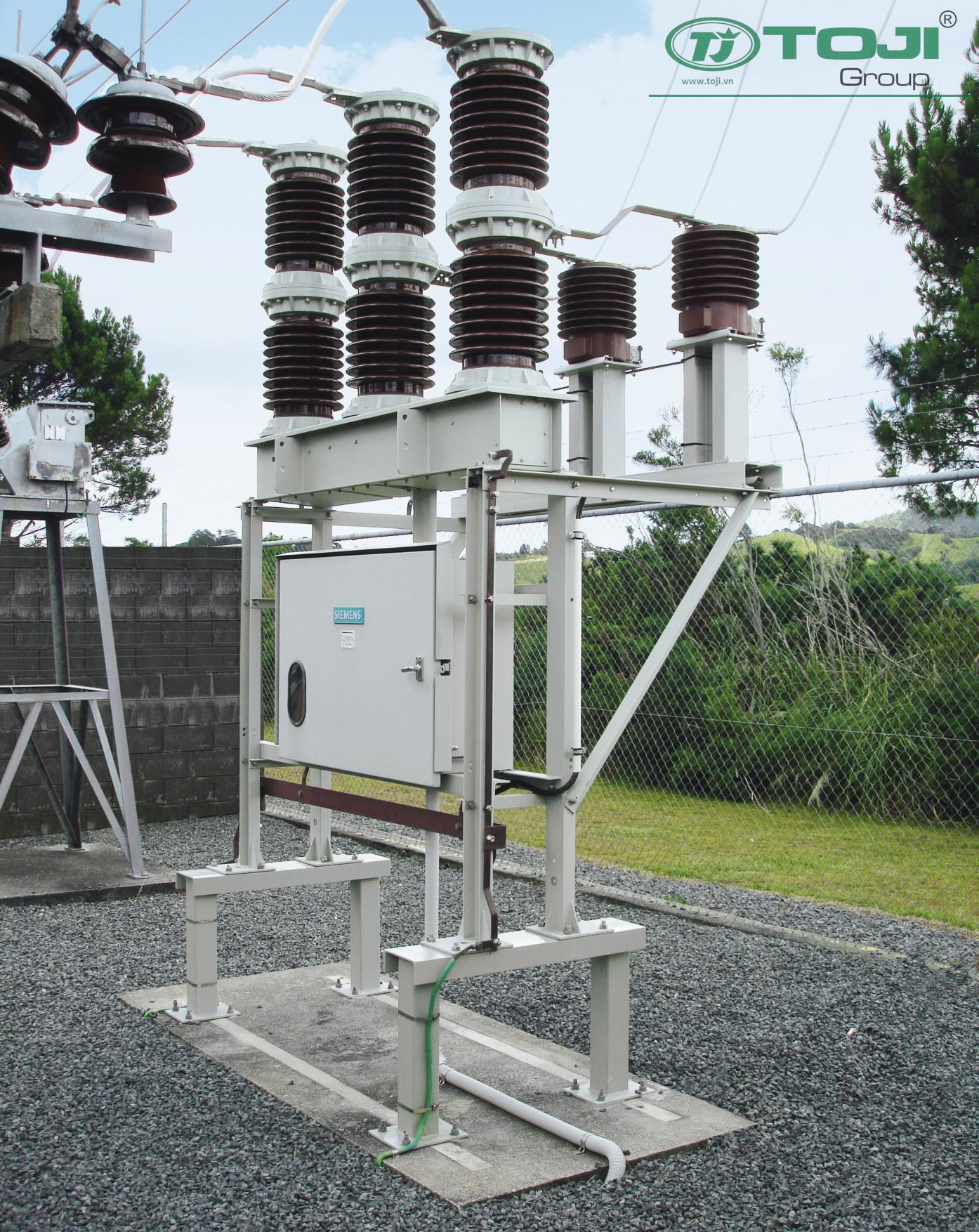 Máy cắt chân không ngoài trời 40.5kv Siemens 3AF01